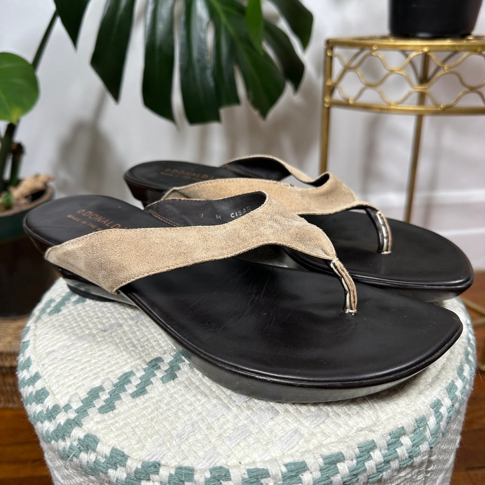 Donald J Pliner Wedge Sandals Womens 9 Brown Good Suede Leather Thong CISAR